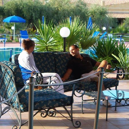 Dolcestate Hotel -Club カンポフェリーチェ・ディ・ロッチェッラ エクステリア 写真