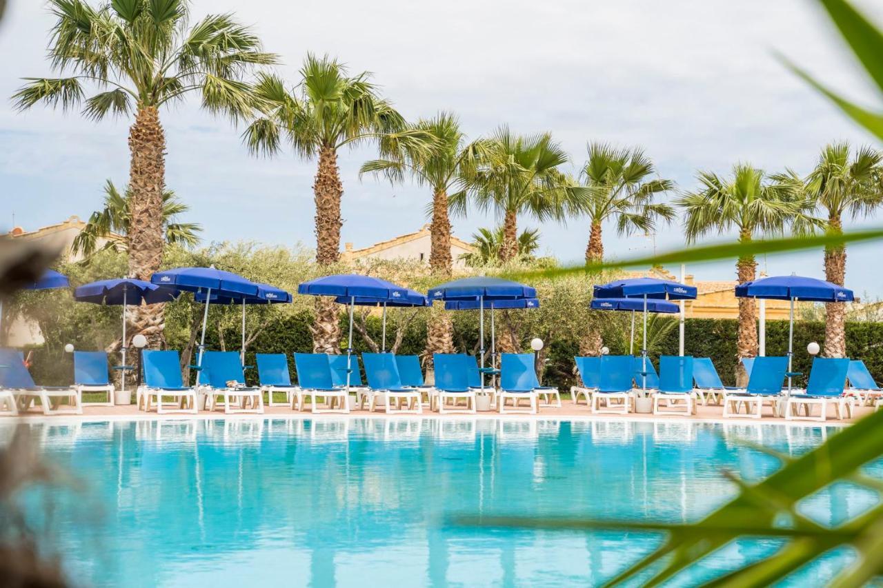 Dolcestate Hotel -Club カンポフェリーチェ・ディ・ロッチェッラ エクステリア 写真