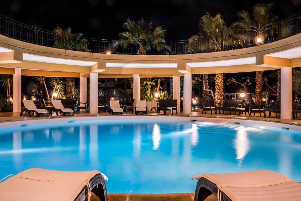 Dolcestate Hotel -Club カンポフェリーチェ・ディ・ロッチェッラ エクステリア 写真