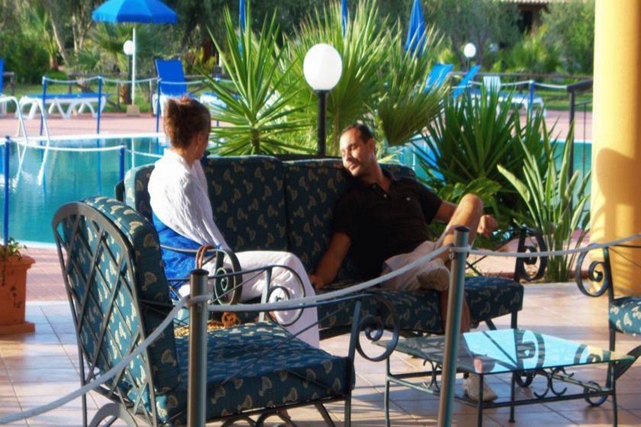 Dolcestate Hotel -Club カンポフェリーチェ・ディ・ロッチェッラ エクステリア 写真