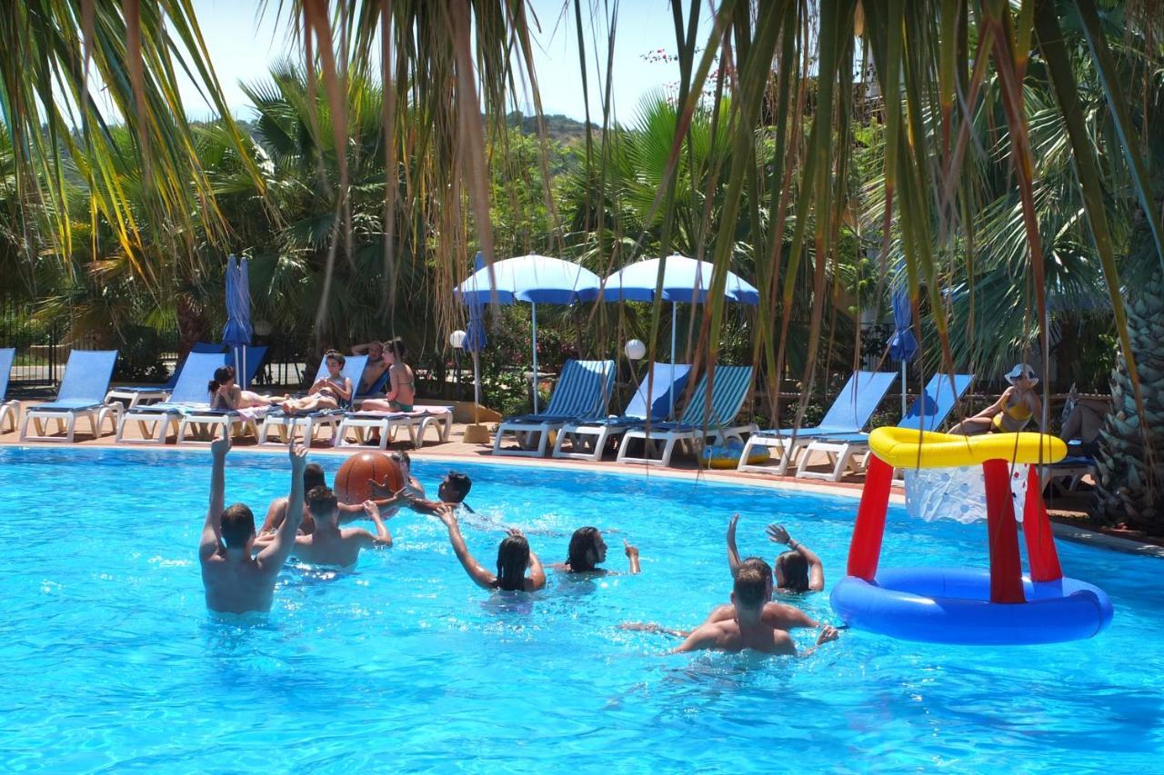 Dolcestate Hotel -Club カンポフェリーチェ・ディ・ロッチェッラ エクステリア 写真